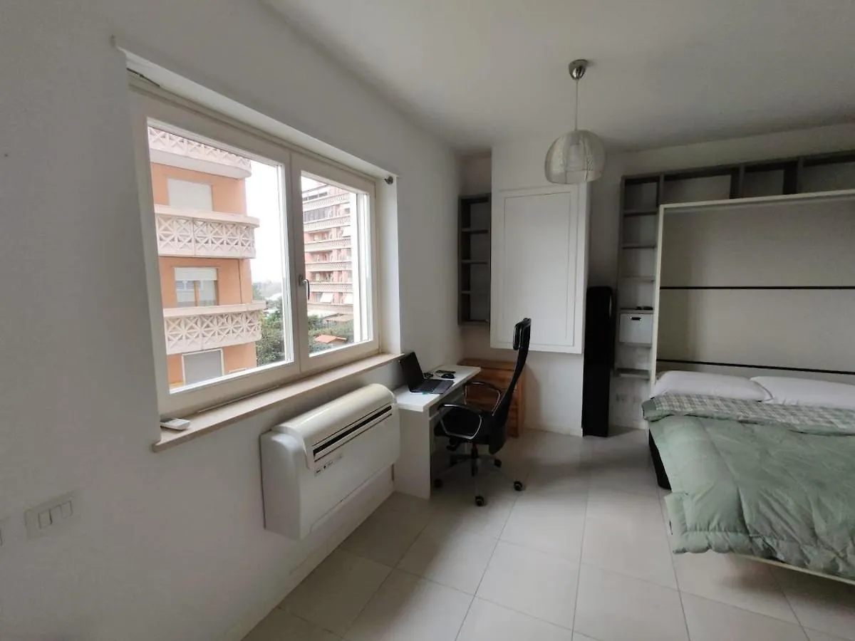 Porta Di Roma Apartment Řím